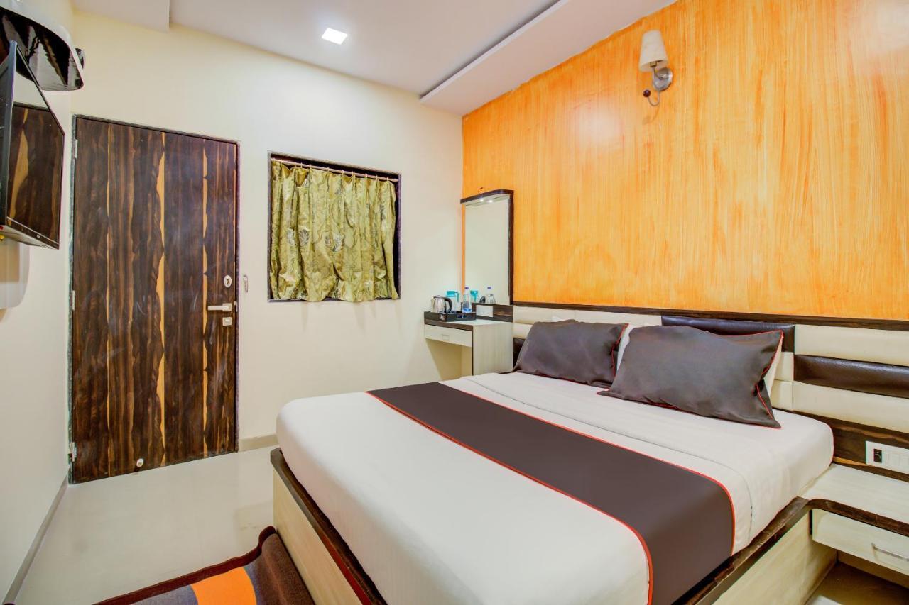 Collection O Golden Tulipz Boutique Hotel Мумбай Екстериор снимка