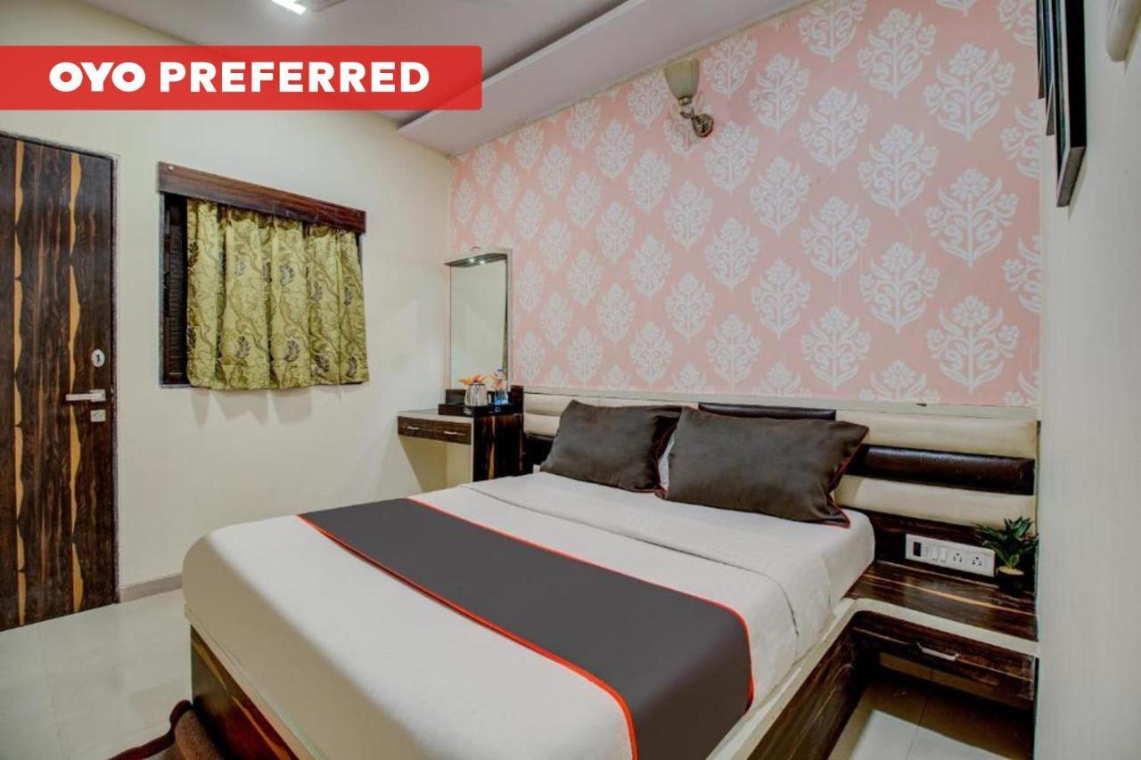 Collection O Golden Tulipz Boutique Hotel Мумбай Екстериор снимка