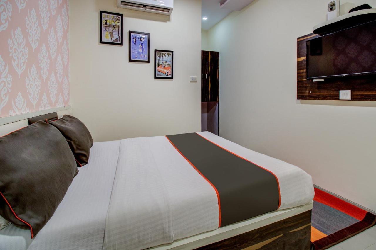 Collection O Golden Tulipz Boutique Hotel Мумбай Екстериор снимка