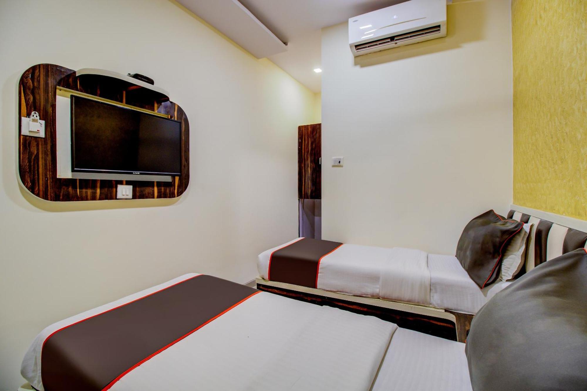 Collection O Golden Tulipz Boutique Hotel Мумбай Екстериор снимка