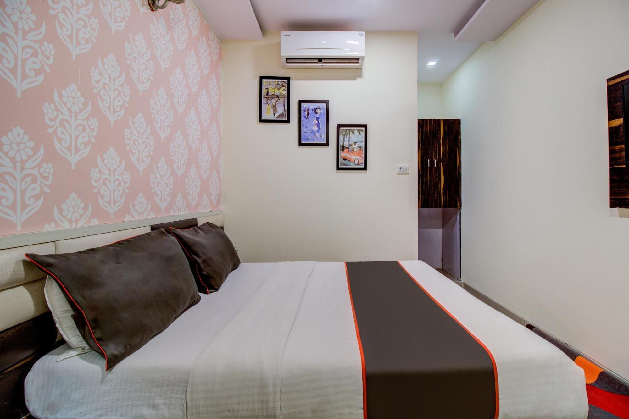 Collection O Golden Tulipz Boutique Hotel Мумбай Екстериор снимка